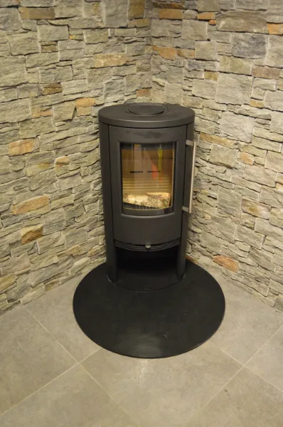 Peisplate i sort Brasiliansk skifer - dråpeformet hjørneplate