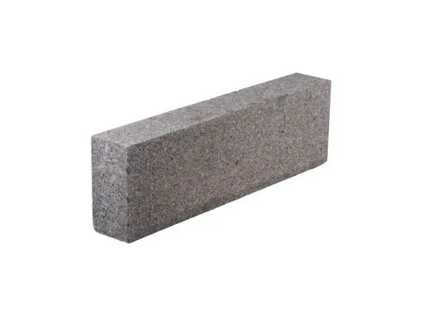 Kanstein lys granitt 12 x 25 x 90-100 cm - prikkhugget overflate