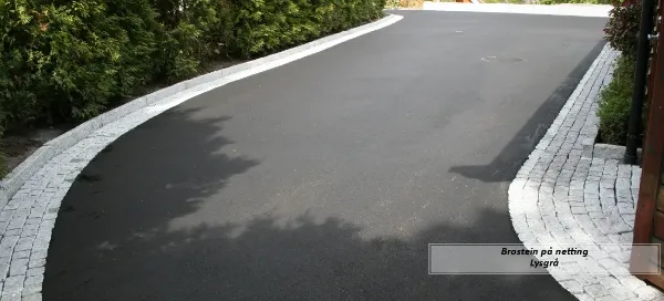 Smågatestein på nett 3 cm - lys grå 